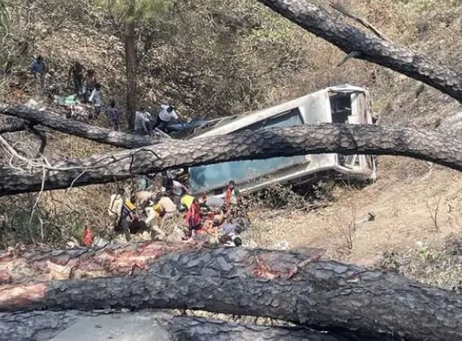 150 फीट नीचे खाई में गिरी बस, 21 मरे, 69 हुए घायल, जम्मू के अखनूर की घटना