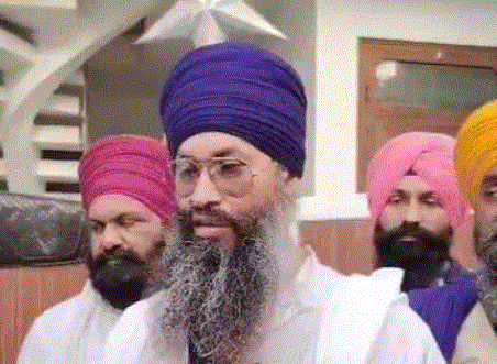 अमृतसर में गुरु ग्रंथ साहिब की बेअदबी:SGPC ने मर्यादा सहित किया शिफ्ट