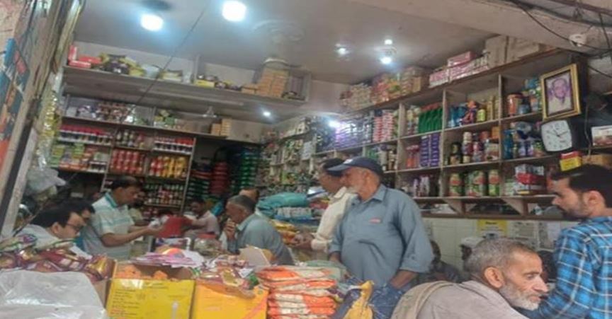 तनावपूर्ण माहौल के बीच राशन Stock करने वालों को जारी हो गई Warning