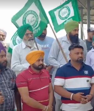 लुधियाना के टोल प्लाजा पर किसानों का प्रदर्शन