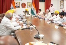 “अकाल तख्त में पेशी से पहले AAP का मंथन, अमृतसर बैठक पर टिकी नजरें”